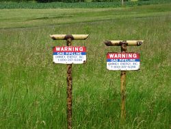 2009_06_21 Mason Michigan gas pipeline warning signs